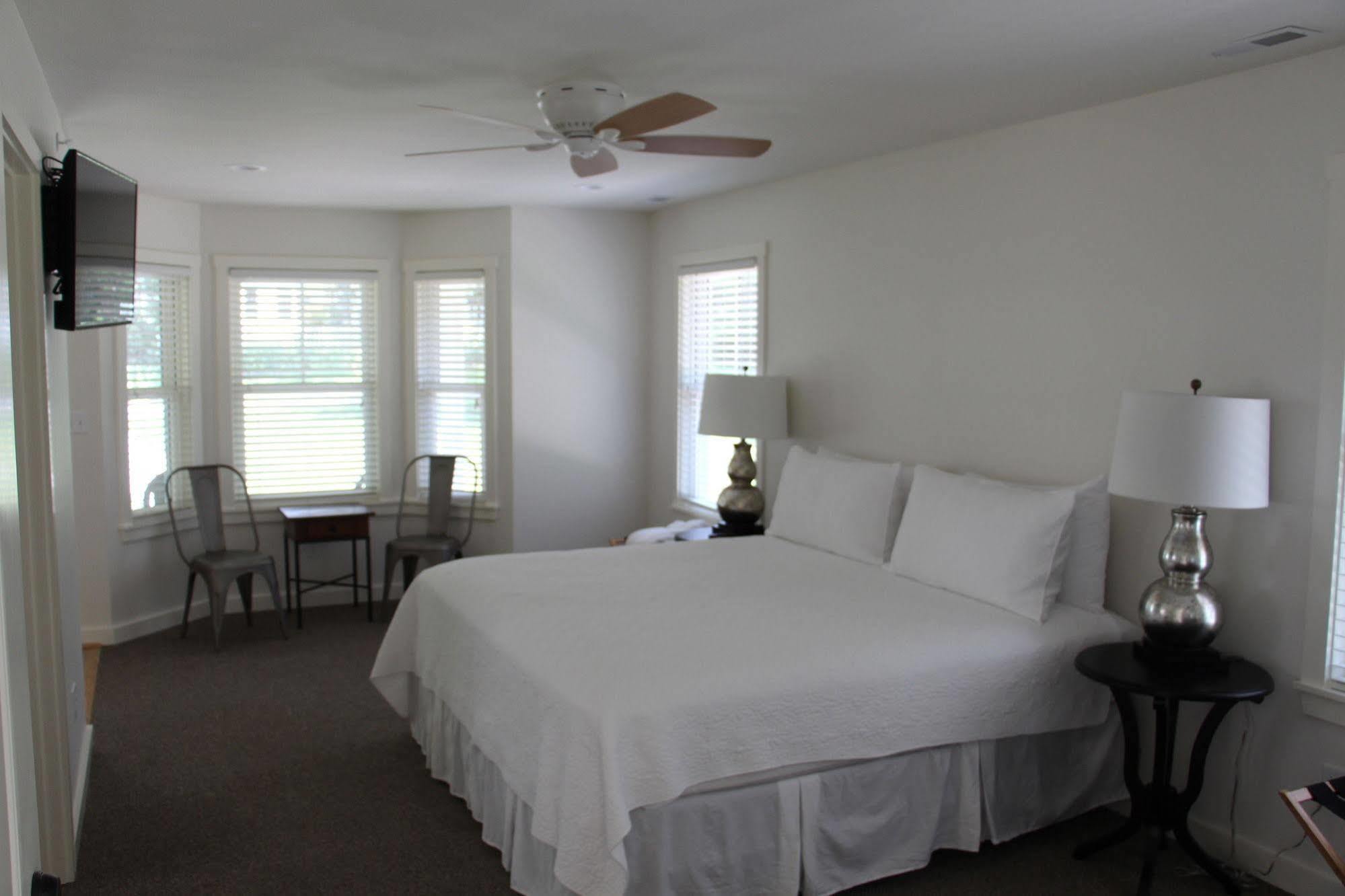Cedar Creek Hotell New Haven Exteriör bild